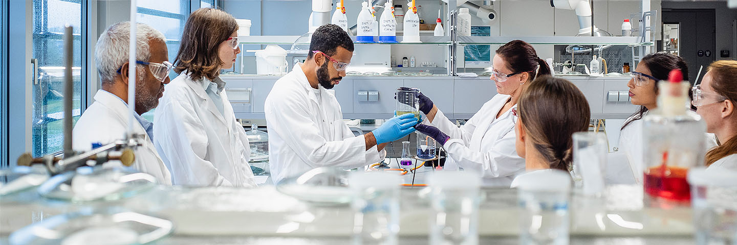 Health Professions and Natural Sciences Students in a laboratory